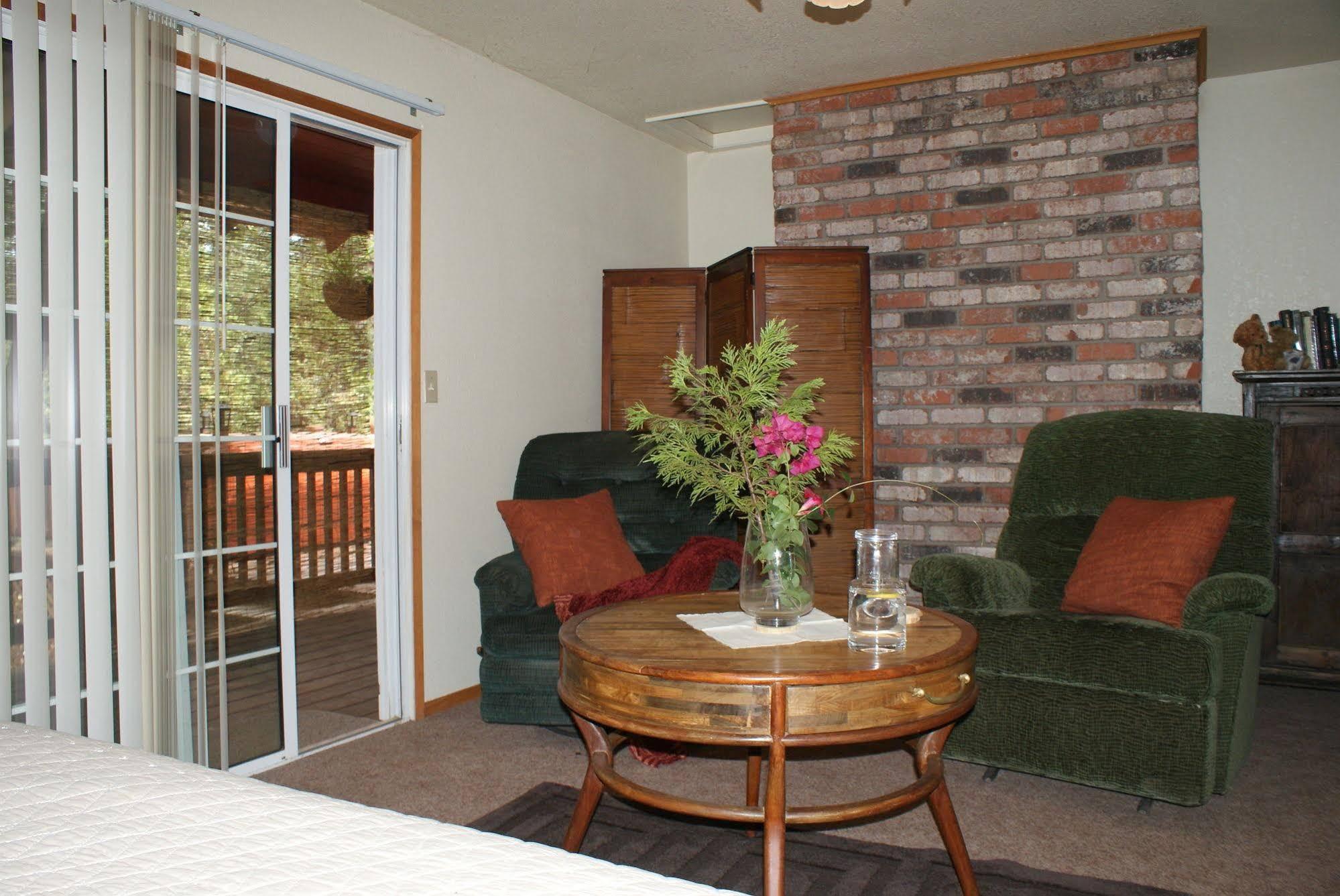 The Red Rooster Lodge Coulterville Exterior foto